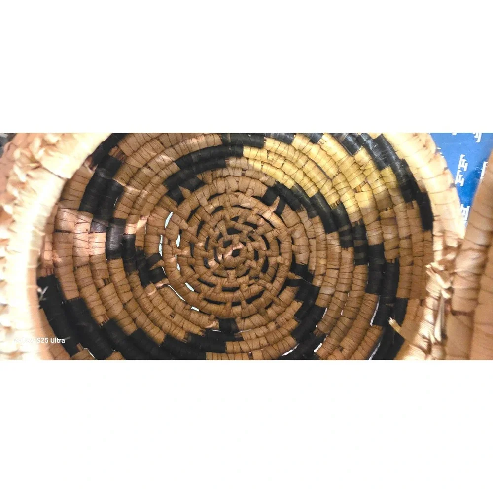 Sweetgrass Basket‎ Tan Black Woven Straw Globe Lid Small